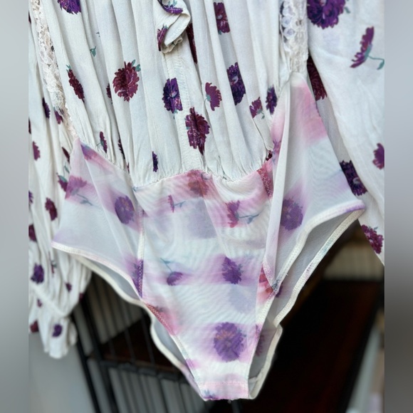Intimately Free People “Poppy” Print long sleeve ruffle body suit in cream 🌸 - Picture 5 of 12